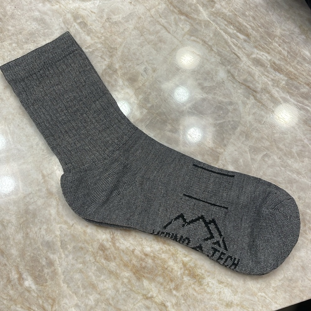 Merino.tech Gray Wool Hiking Socks! Size: MEDIUM
BRAND NEW!